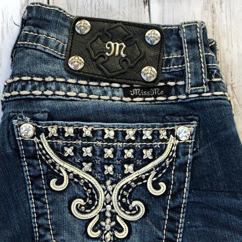 Miss Me Signature Straight Jeans - Picture 3 of 8